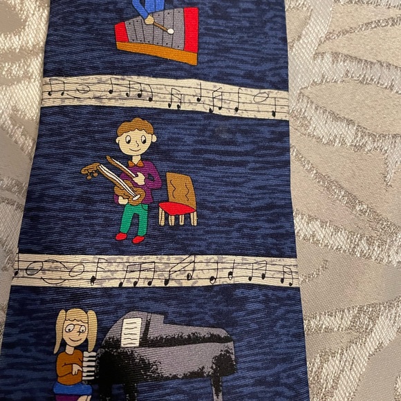 Save the Children collection of 4 neckties - Picture 15 of 16